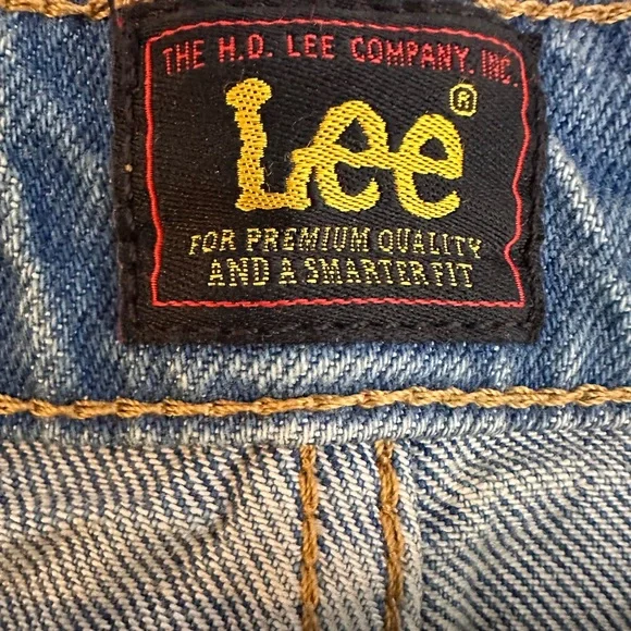 Lee women’s Floral Embroidered Blue Jeans. Size 34 - Picture 14 of 16